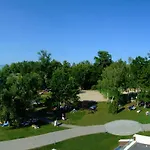Azur Hotel 3*