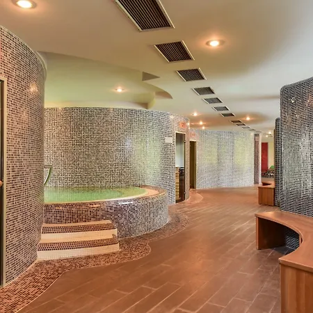 Azur Hotel 3*
