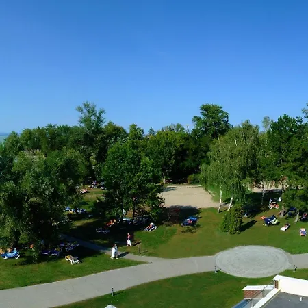 Azur Hotel 3*